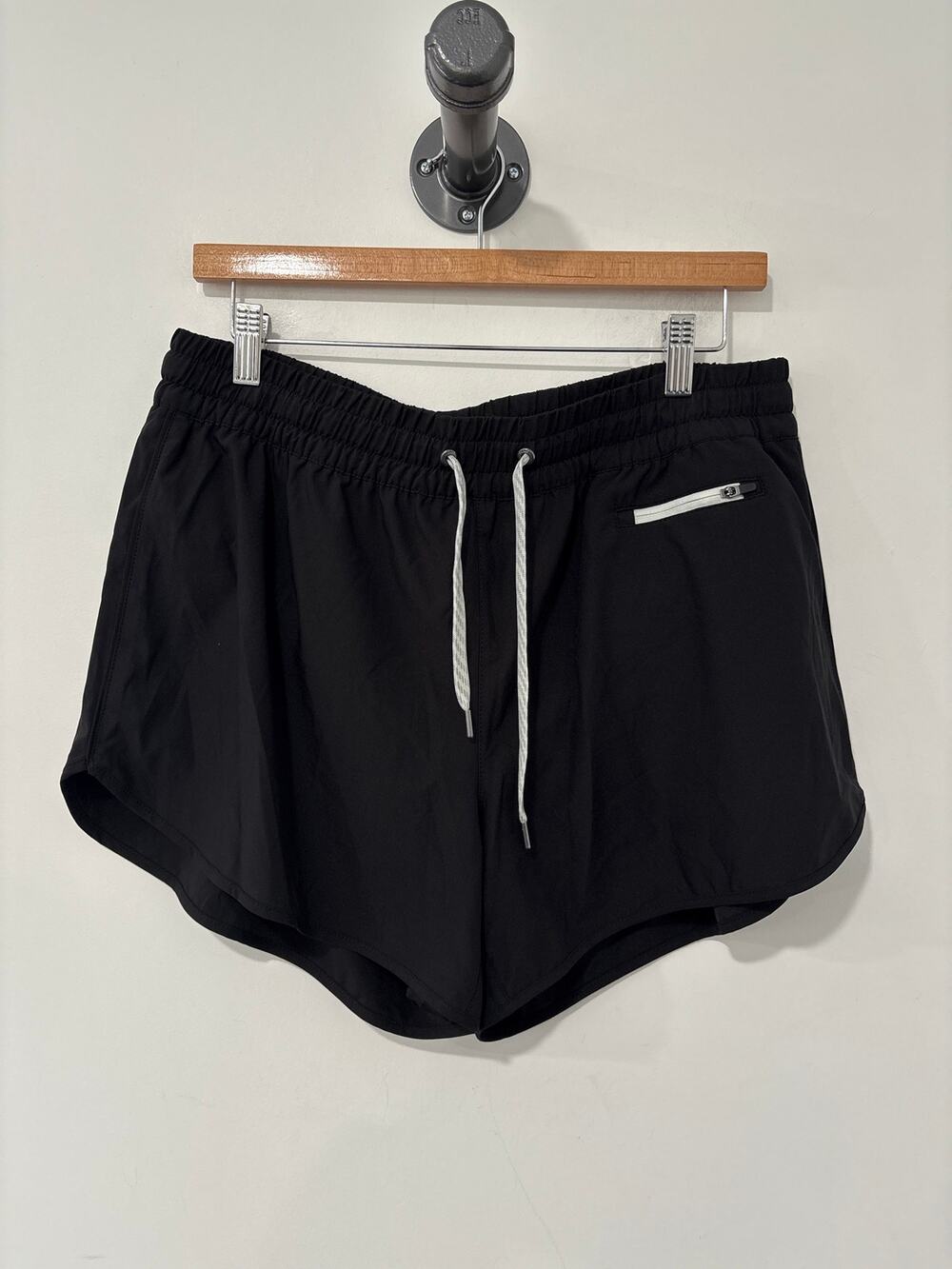 Vuori Shorts Black 4" Size XL